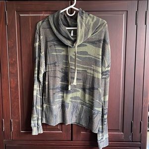 Thermal Cowl Neck Camo Top, L